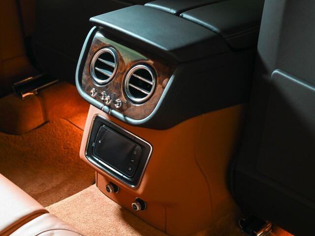 ベントレー ベンテイガ 6.0 4WD Mulliner ドライビングスペック 大阪府の詳細画像 その18