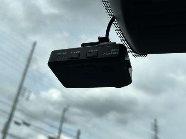 【ドライブレコーダー】事故現場等、証拠映像として記録する事ができ、大変便利なアイテムです♪