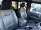 レザーシート運転席・助手席にはシートヒーターを標準装備。