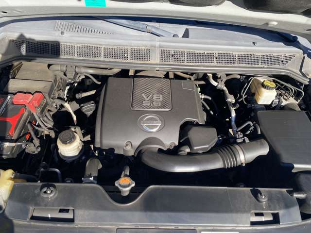 V8・5.6リッター。ご成約後に日産逆輸入車に精通したメカニックがしっかりメンテナンス＆消耗品の交換を行いますので安心してお乗りいただけます。