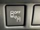 【スバルリヤビークルディテクション（後側方警戒支援システム）】クルマの後側方から接近する車両をセンサーが検知し、ドアミラーのLEDインジケーターや警報音でドライバーに注意を促します。