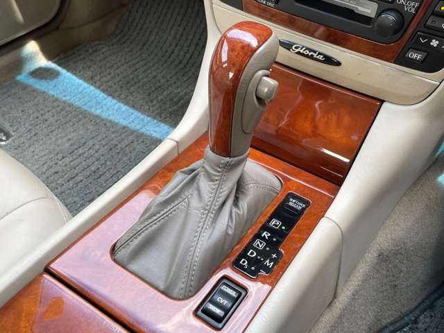 1999 Nissan Gloria – thumbnail 44