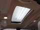 開放的なガラスサンルーフ付きになります！スライド＆チルトアップが可能で車内の空気を入れ替える際も役に立つ装備です。