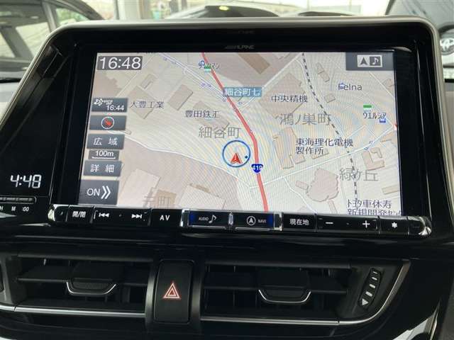 フルセグTV対応SDメモリーナビ！ドライブ・旅行の前日に地図を調べる必要はもうありません。車に乗って行き先を入力すれば目的地まで音声で案内してくれます。高画質ＴＶ