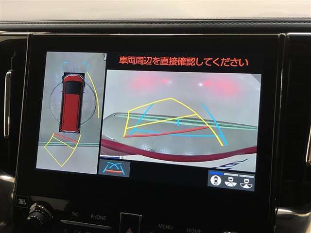【パノラミックビューモニター(シースルービュー機能付)】クルマを上から見たような画像をディスプレイに表示し、運転席から確認しにくい箇所も確認できます。クルマを透過したような映像で周辺の確認も可能です。