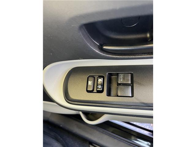トヨタ アクア 1.5 L 純正踏み間違い加速制御システム 社外LED 大阪府の詳細画像 その18