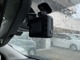 急停止や衝突などで車に衝撃が加わった時、映像・音声を記録するドライブレコーダー。