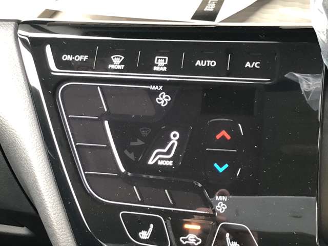 ≪オートエアコン≫ ボタン一つで設定した温度を保つように自動でコントロールしてくれます！