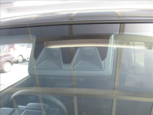【スマートアシスト】ダイハツの安全装備の総称。車両に搭載した「ステレオカメラ」が周囲の状況を把握し、ドライバーの運転をサポート。