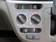 【マニュアルエアコン】ダイヤルを回して簡単に温度調整ができます。車内も快適ですね！