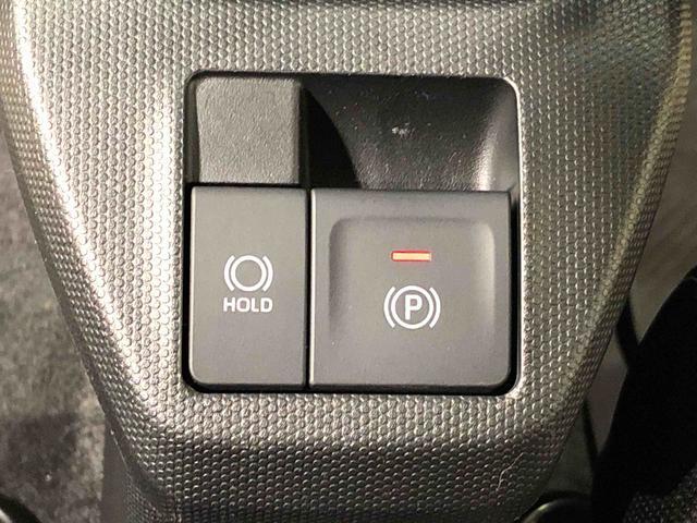 指先だけで簡単に操作が可能な電動パーキングブレーキを採用。「ＨＯＬＤ」スイッチを押すと、渋滞や信号待ちなどでブレーキペダルから足を離しても、ブレーキを保持するので安心です
