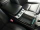 （ハイブリッド専用コンソールBOX）運転席助手席のどちらからでも開閉可能です♪大容量収納、シガソケ、USBポート、100Vのコンセントが搭載されております♪