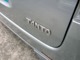エンジンボンネットをもつ背高軽乗用車「タント（TANTO）」。ボディは、軽初となるセンターピラーレス＆スライドドアの「ミラクルオープンドア」を採用。続き→