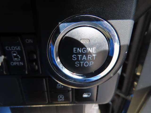 （スマートキー）キーを持ってさえいればドアのロックの開閉、エンジンスタートができます！