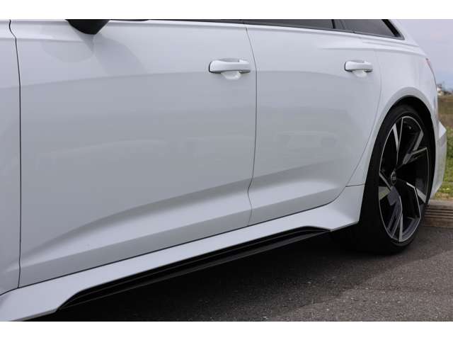 アウディ RS6アバント エアサスペンション装着車 4WD 新車保証 22AW B&Oハイエンド パノラマSR 愛知県の詳細画像 その20