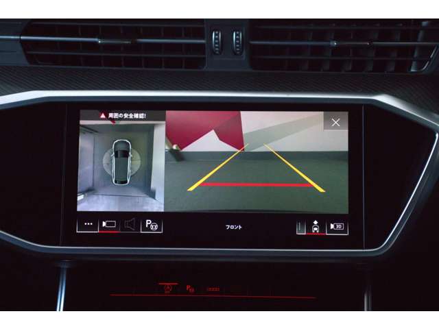●リアビューカメラ『入車経路を算出し、ガイドラインと補助線をディスプレイに表示します。同時にバンパーに内蔵のセンサーが障害物を感知し音で注意を促します。後方の死角も安心していただけます。』