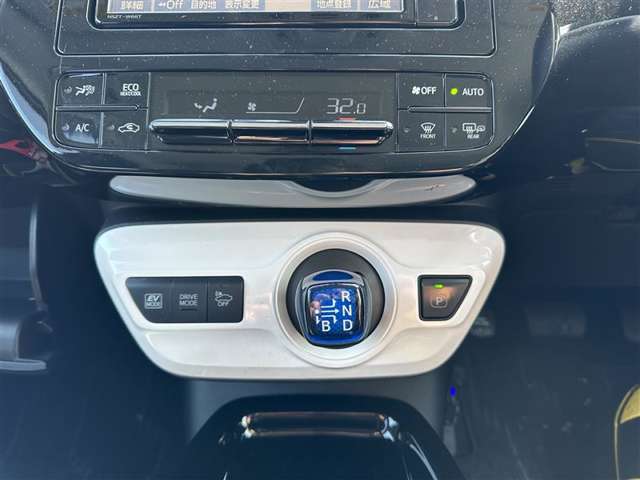 トヨタ プリウス 1.8 S セーフティ プラス E-Four 4WD  北海道の詳細画像 その12