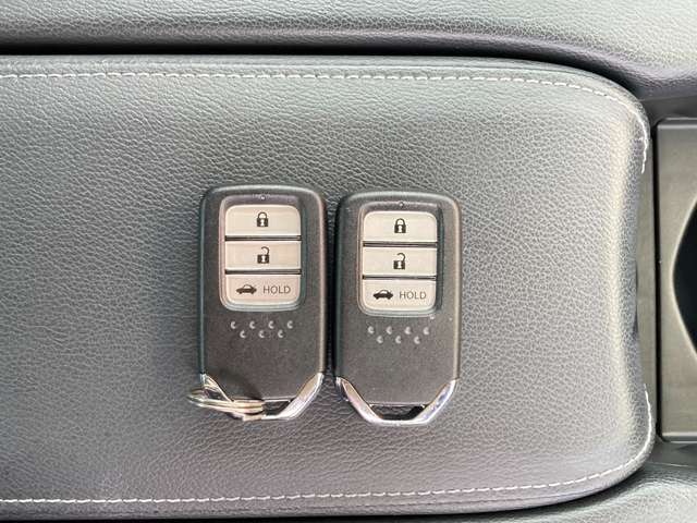 インテリジェントキー搭載なので、ポケットやバッグからキーを取り出さずにロックの開閉、エンジンの始動＆停止ができちゃいます♪さらに、うっかり車内にキーを閉じ込めてしまった！という心配もなくなります。