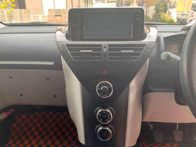 トヨタ iQ 1.3 130G MT マニュアル6速  ナビTVBluetooth対応  ETC 静岡県の詳細画像 その13