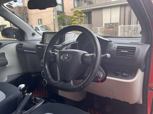 トヨタ iQ 1.3 130G MT マニュアル6速  ナビTVBluetooth対応  ETC 静岡県の詳細画像 その6