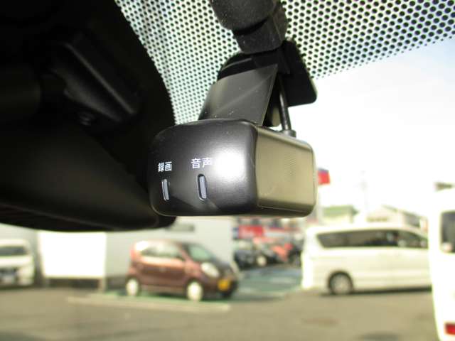 前後ドライブレコーダーは事故時の記録を残すと共に、安全運転の意識も高まります!!また旅行の思い出作りにも一役買いますね♪