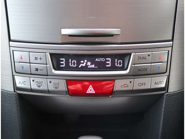 嬉しい快適装備 オートエアコン！ 車内を快適な温度に保ちます！！