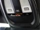 ルーフにあるON CALLボタンとSOSボタンは、車両が始動しない場合、パンクした場合、または事故に遭った場合などに支援の要請に使用できるため安心感を高めることができます。