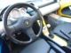 スパルタンな運転席！デジタル式のスピードメーターと燃料計は右側に、眼前には回転計、水温、油圧の３連メーター。