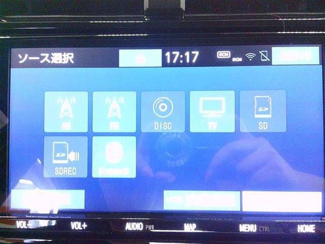 嬉しい装備です♪フルセグTV・DVD再生・Bluetoothオーディオに対応しています！！
