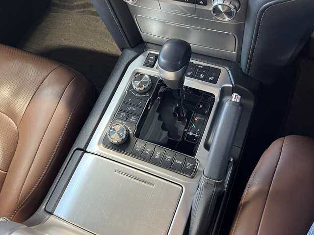 トヨタ ランドクルーザー200 4.6 ZX 4WD モデリスタエアロ サンルーフ 後席モニタ 神奈川県の詳細画像 その12