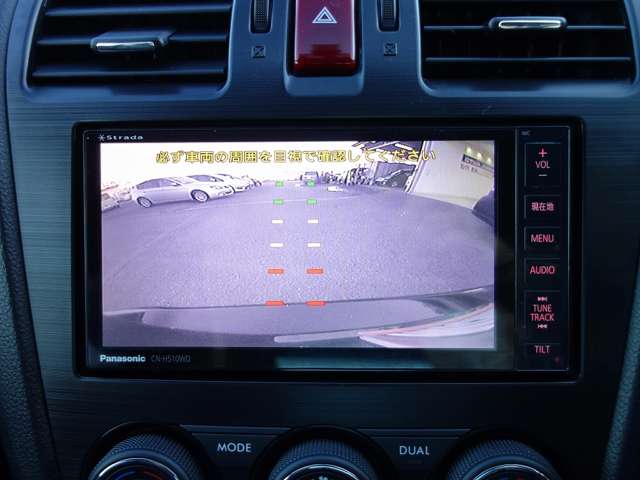 後退時に車の後ろの視認性をサポートしてくれるバックモニター機能付き。後ろの死角をカメラでカバーしてくれます。