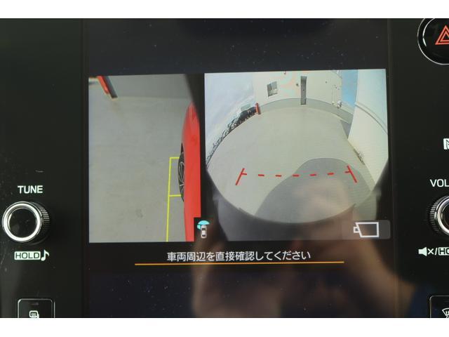 フロント及びサイドカメラからの情報はセンターインフォメーションディスプレイに映し出すことができます。