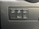安全装置のスイッチは運転席パネル右下に集約されています。また、マツダコネクト内の設定で任意切り替え可能なため状況に合わせてお使いください。