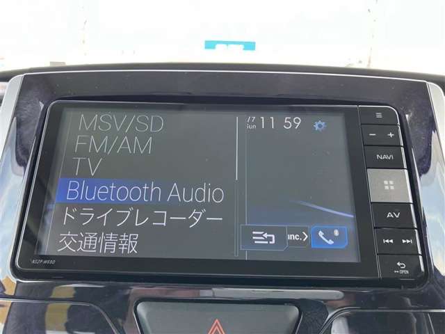 Bluetooth（ブルートゥース）接続機能付き。スマートフォンなどからお気に入りの音楽をワイヤレス再生できます。ドライブがさらに楽しくなりますね。