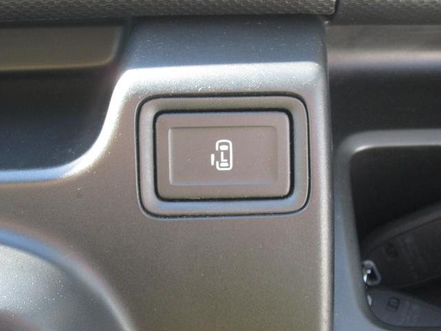後席左側電動スライドドア 後席左側のドアは電動で開閉できます。ドアの開閉は運転席スイッチ・ドアスイッチ・リモコンキーにより開閉が可能です。