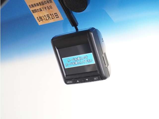 ◆ドライブレコーダー◆映像・音声などを記録する自動車用の装置です。　もしもの事故の際の記録はもちろん、旅行の際の思い出としてドライブの映像を楽しむことができます。