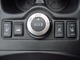 燃費性能に優れる「2WD」、自動的に前後トルク配分を行う「AUTO」、高い走破性を発揮する「LOCK」の3つのモードを、スイッチ操作で簡単に切り換えられます！