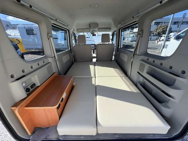 175×100の広々ベッドです!車中泊には十分な快適サイズです！