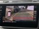 車両を上空から見下ろしたような映像がモニターに映し出されるので、駐車時に360°全方位の安全を確認できます。