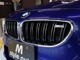 BMW伝統のキドニーグリルには控えめにM6エンブレムが付いています。