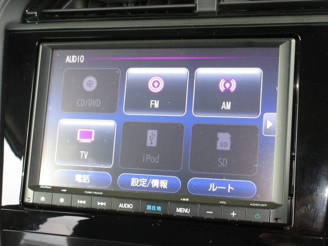ナビゲーションはギャザズ8インチナビ（VXM-205VFEi）を装着しております。ＡＭ、ＦＭ、ＣＤ、DVD再生、Bluetooth、フルセグTVがご使用いただけます。