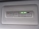 【リヤエアコン】後部座席でエアコンの冷暖や風量を切替操作できるデュアルエアコンとなります。