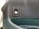 運転席のドア下部にはトランクの開閉ボタンが配置されております。