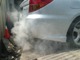 洗浄剤によって溶けたエンジン内部に溜まっていた汚れが燃焼して排気管からもくもくと。（洗浄による正常な煙です。エンジン異常な煙とは違います）