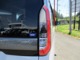 夜間や悪天候などの視界が悪いときに、自車の存在を後続車に知らせる為のテールライト。追突事故の防止に繋がります。